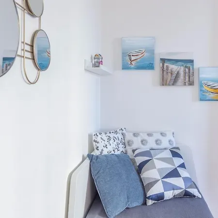 Guesthost - Casa Daimo Exhibition Area! Daire